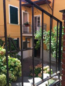Cecio 5 Terre Rooms tesisinin dışında bir bahçe