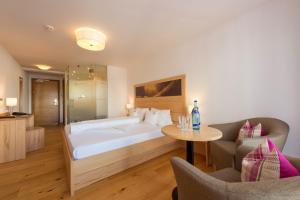 Postel nebo postele na pokoji v ubytování Alpinhotel Monte Superior - Silvretta Card Premium Betrieb