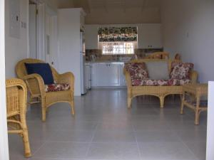 אזור ישיבה ב-Plover Court Apartments