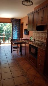 A kitchen or kitchenette at Apartamentos La Corona - Cabrales