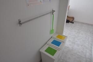 a room with a toilet with four colors on the wall at Armonía Beach 17 in Arinaga