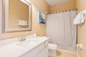 Ein Badezimmer in der Unterkunft Orlando Resort Rentals at Universal Boulevard