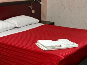 سرير أو أسرّة في غرفة في B&B Il Girasole