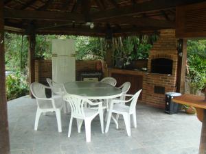 a white table and chairs on a patio at Sitio Recanto Lumiar in Nova Friburgo