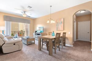 Ein Sitzbereich in der Unterkunft Orlando Resort Rentals at Universal Boulevard