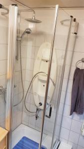 Ένα μπάνιο στο Business-Travel-Apartment & Ferienwohnung Münster, Check-In von 15 bis 22 Uhr möglich, mit SB-Kiosk +31 φωτογραφίες