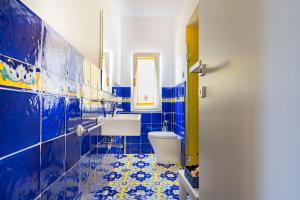 A bathroom at Lemon Factor Sorrento