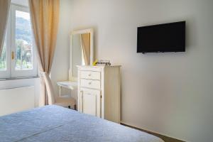 A television and/or entertainment centre at Lemon Factor Sorrento