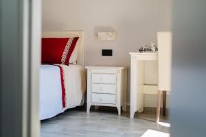 A bed or beds in a room at Lemon Factor Sorrento