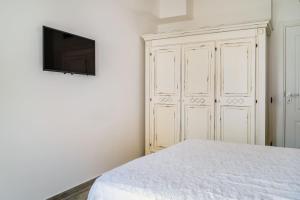A television and/or entertainment centre at Lemon Factor Sorrento