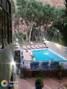Bazén v ubytování Kasbah Restaurant Amazir nebo v jeho okolí