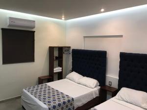 Tempat tidur dalam kamar di Hotel Plaza Amalia