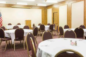 Konferenční prostory v ubytování Ramada by Wyndham Enid + 37 fotografií