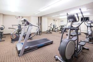 Fitness centrum a/nebo fitness zařízení v ubytování Ramada by Wyndham Enid