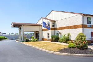 a building with a flag in front of it at Days Inn by Wyndham Lancaster PA Dutch Country in Ronks