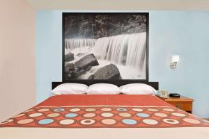 Krevet ili kreveti u jedinici u objektu Super 8 by Wyndham Rock Port MO