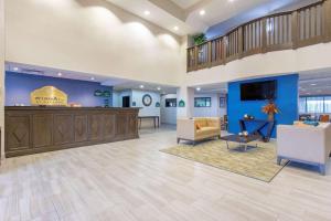 a large lobby with a waiting area with a waiting room at Wingate by Wyndham Indianapolis Airport Plainfield in Plainfield