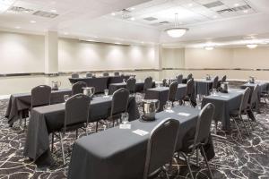 Gallery image of Ramada by Wyndham Des Moines Airport in Des Moines