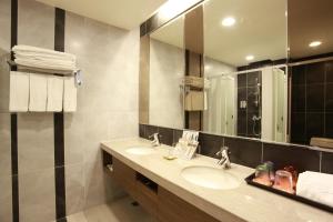 a bathroom with a sink and a mirror at Fullon Hotel LihPao Resort in Houli