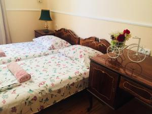 En eller flere senge i et værelse på Villi's Guest House