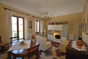 a living room with a table and a dining room at Casa Lidia in Capoliveri