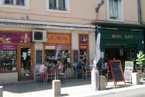 En restaurang eller annat matställe på T3 55m2 & Garage, proche Saône, et 5 min Vieux Lyon via Metro D