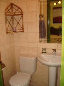 a bathroom with a toilet and a sink at ÁTICO EN PRIMERA LINEA DE PLAYA in Gran Tarajal