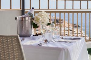 Gallery image of ROOMS by Alexandra Hotel in St Julian's