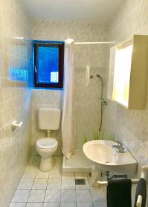 Koupelna v ubytování Apartmani Lisac