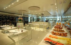 a restaurant with a buffet of food on display at The Mirror Barcelona Hotel in Barcelona