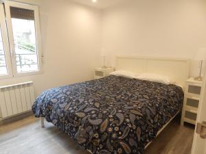 A bed or beds in a room at San Jose Blue