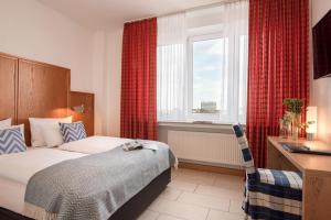 Postel nebo postele na pokoji v ubytování Hotel Conti Am Hauptbahnhof + 26 fotografií