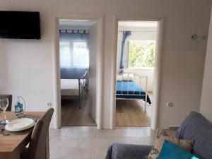 Postel nebo postele na pokoji v ubytování Apartmani Kulin 2