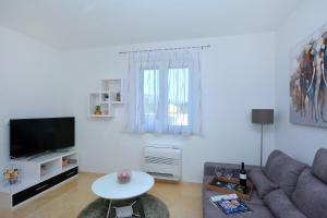 TV a/nebo společenská místnost v ubytování Villa Kami - 4 stars villa, Heated pool