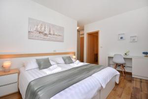 Postel nebo postele na pokoji v ubytování Villa Kami - 4 stars villa, Heated pool