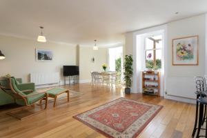 Gallery image of Sea Breeze - Donnini Apartments in Ayr
