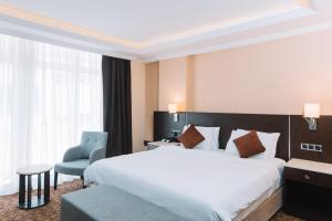 Best Western Plus Addis Ababa tesisinde bir odada yatak veya yataklar