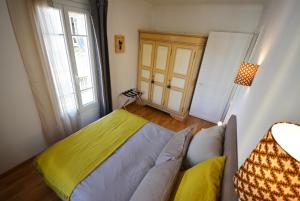 เตียงในห้องที่ Be our Guests in Nice Port Bonaparte