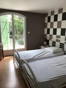 Postel nebo postele na pokoji v ubytování Belle villa à Saint Raphaël dans clos privé