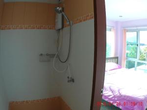 Koupelna v ubytování 1st House of Happiness at Khao Yai 1-4 bed open 1 bedroom for each 2 adults