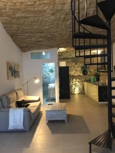 A seating area at Casa Cueva Un Rincón en la Roca