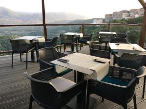 Nespecifikovaný výhled na hory nebo výhled na hory při pohledu z hotelu