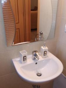 A bathroom at Villa Votistis