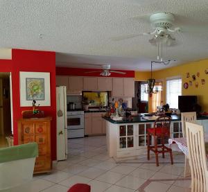 Majoituspaikan Bajamar Your Second Home Guest Property keittiö tai keittotila