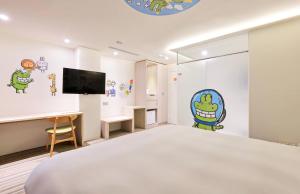 TV a/nebo společenská místnost v ubytování Whoops Hotel