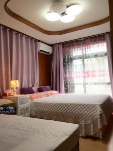 a bedroom with two beds and a window at kyoka house練馬 in Tokyo