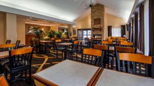 a restaurant with tables and chairs in a room at Best Western Galleria Inn & Suites in Cheektowaga