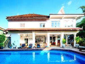 Bazén v ubytování Residence Wat Damnak nebo v jeho okolí