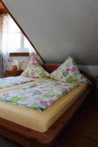 Postel nebo postele na pokoji v ubytování Ferienwohnung Helga
