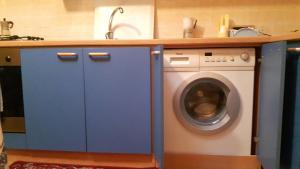 a kitchen with a washing machine under a counter at Casa Belvedere - Centro Storico in Barletta